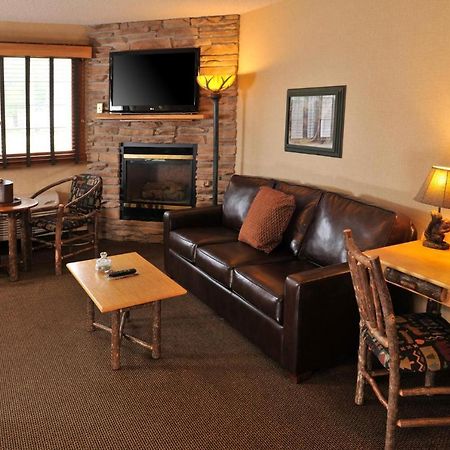 Boarders Inn & Suites By Cobblestone Hotels In Waukon 外观 照片