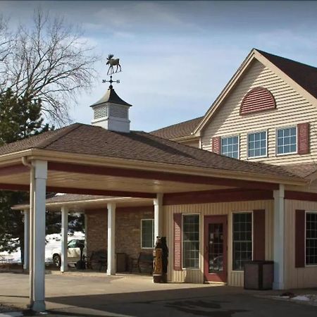 Boarders Inn & Suites By Cobblestone Hotels In Waukon 外观 照片