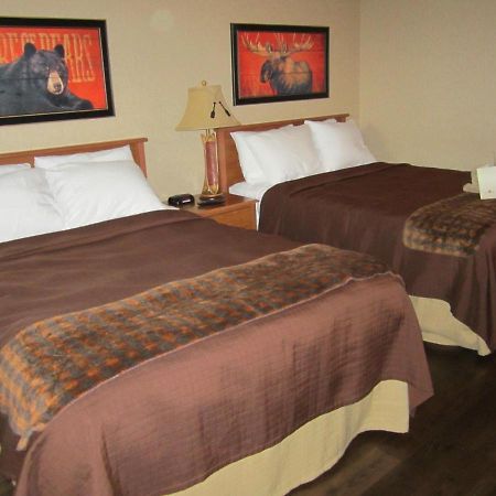 Boarders Inn & Suites By Cobblestone Hotels In Waukon 外观 照片
