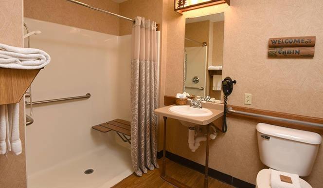 Boarders Inn & Suites By Cobblestone Hotels In Waukon 外观 照片