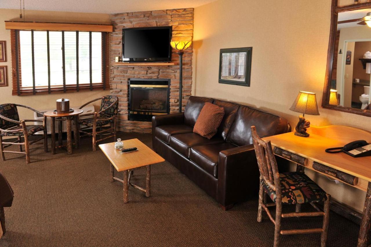 Boarders Inn & Suites By Cobblestone Hotels In Waukon 外观 照片