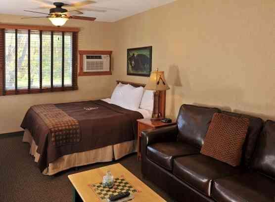 Boarders Inn & Suites By Cobblestone Hotels In Waukon 外观 照片