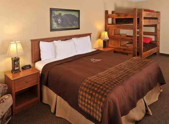 Boarders Inn & Suites By Cobblestone Hotels In Waukon 外观 照片