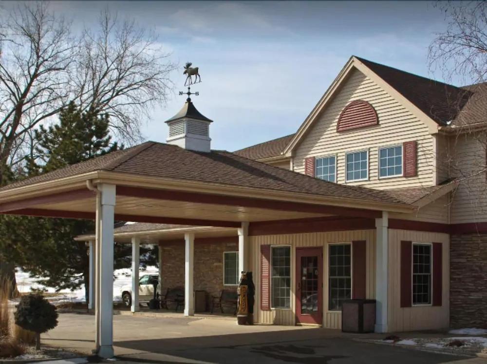 Boarders Inn & Suites By Cobblestone Hotels In Waukon 外观 照片